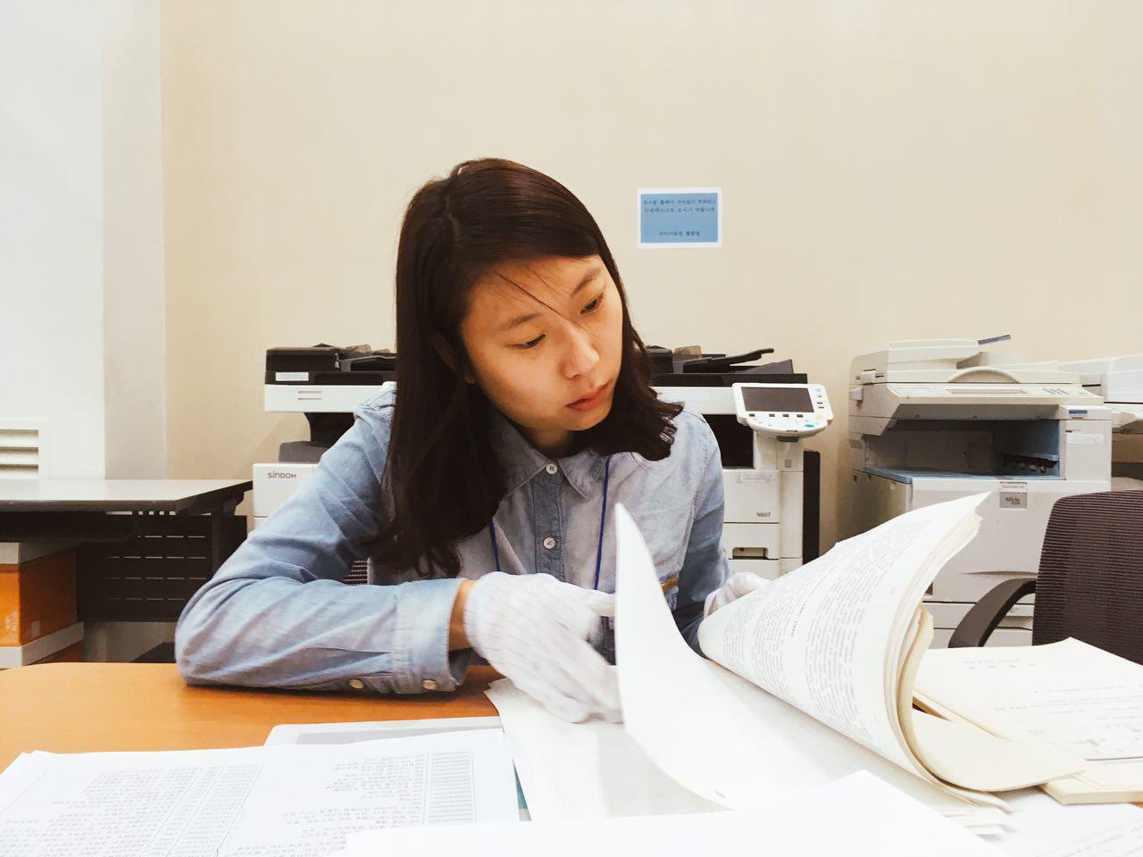 97년 IMF 외환위기를 주제로 디지털 아카이브가 오는 8월 공개된다. 아카이브 작업을 진행해온 김조은(27) ‘투명사회를 위한 정보공개센터’ 활동가.